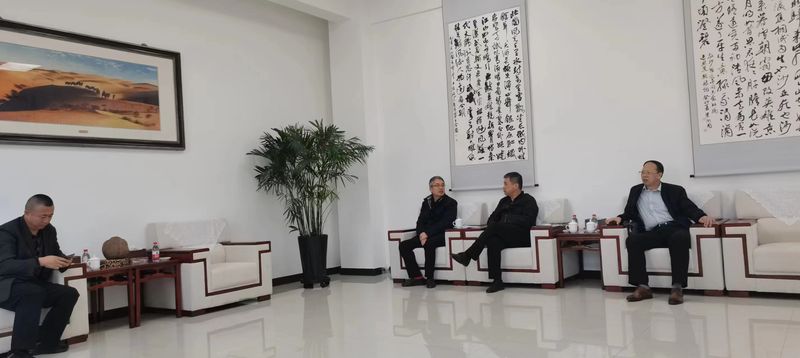 公司與哈密市政府領(lǐng)導(dǎo)洽談公司新疆發(fā)展思路，加大助力新疆能源發(fā)展！